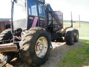 Narrow tyres, roof mount oil cooler, Cranab 1150 crane